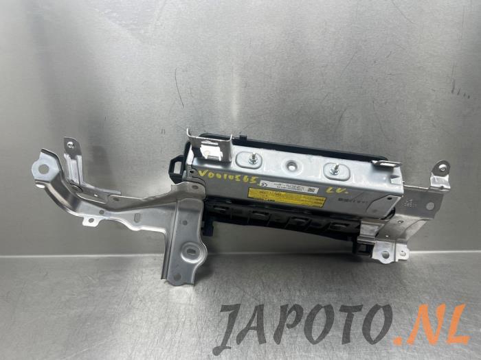 Knäairbag, vänster från en Lexus IS (E3) 300h 2.5 16V 2018