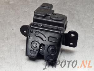 Gebruikte Slotmechaniek Achterklep Kia Niro I (DE) 1.6 GDI Hybrid Prijs € 49,95 Margeregeling aangeboden door Japoto Parts B.V.