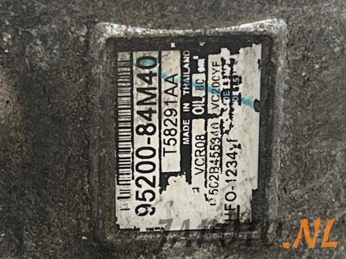 Luftkonditioneringspump från en Suzuki Celerio (LF) 1.0 12V 2015