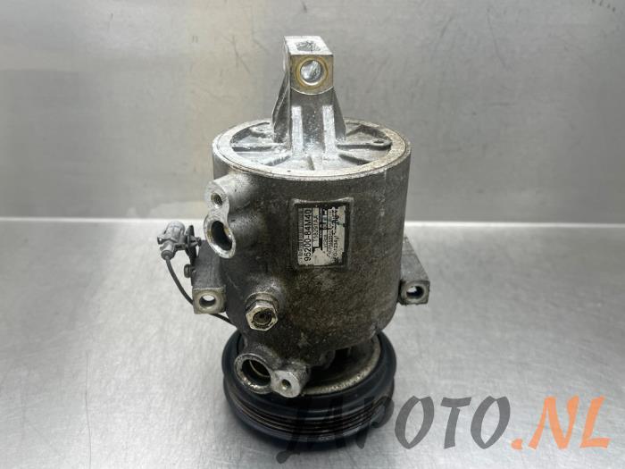 Luftkonditioneringspump från en Suzuki Celerio (LF) 1.0 12V 2015