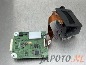 Begagnade Head-up-display (HUD) Toyota Yaris Cross (PB1/PJ1) 1.5 12V Hybrid 130 Pris € 299,95 Marginaltabell erbjuds av Japoto Parts B.V.