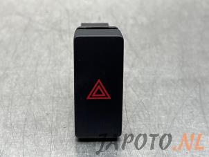 Gebruikte Alarmlicht Schakelaar Mazda CX-5 I (KE,GH) 2.2 Skyactiv D 150 16V 4WD Prijs € 9,99 Margeregeling aangeboden door Japoto Parts B.V.