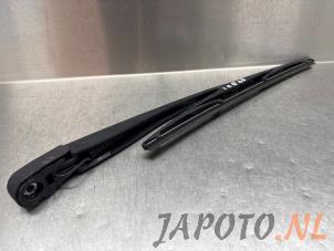 Begagnade Bakre torkararm Nissan Leaf (ZE1) 39/40kWh Pris € 24,95 Marginaltabell erbjuds av Japoto Parts B.V.