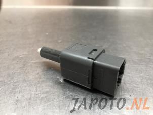 Gebruikte Schakelaar Remlicht Nissan Leaf (ZE1) 39/40kWh Prijs € 14,99 Margeregeling aangeboden door Japoto Parts B.V.