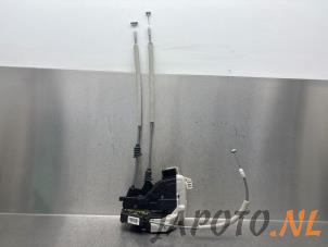 Gebruikte Deurslot Mechaniek 4Deurs links-achter Kia Soul II (PS) EV Prijs € 74,95 Margeregeling aangeboden door Japoto Parts B.V.