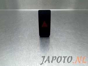 Gebruikte Gevarenlicht Schakelaar Mazda CX-5 I (KE,GH) 2.2 SkyActiv-D 150 16V 2WD Prijs € 9,95 Margeregeling aangeboden door Japoto Parts B.V.