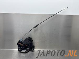 Gebruikte Deurslot Mechaniek 4Deurs links-voor Toyota RAV4 (A4) 2.5 Hybrid 16V VVT-i 4x4 Prijs € 74,95 Margeregeling aangeboden door Japoto Parts B.V.