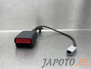 Gebruikte Veiligheidsgordel Insteek rechts-voor Mazda CX-5 I (KE,GH) 2.2 SkyActiv-D 150 16V 2WD Prijs € 24,95 Margeregeling aangeboden door Japoto Parts B.V.