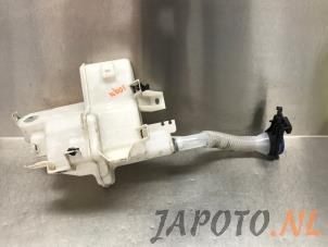 Gebruikte Ruitensproeiertank voor Mazda CX-5 I (KE,GH) 2.2 Skyactiv D 175 16V 4WD Prijs € 49,95 Margeregeling aangeboden door Japoto Parts B.V.