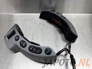 Używane Kierownica multifunkcyjna Nissan Qashqai (J10) 2.0 16V Cena € 74,95 Procedura marży oferowane przez Japoto Parts B.V.