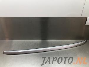 Gebruikte Roofrail links Kia Niro I (DE) 1.6 GDI Hybrid Prijs € 49,95 Margeregeling aangeboden door Japoto Parts B.V.