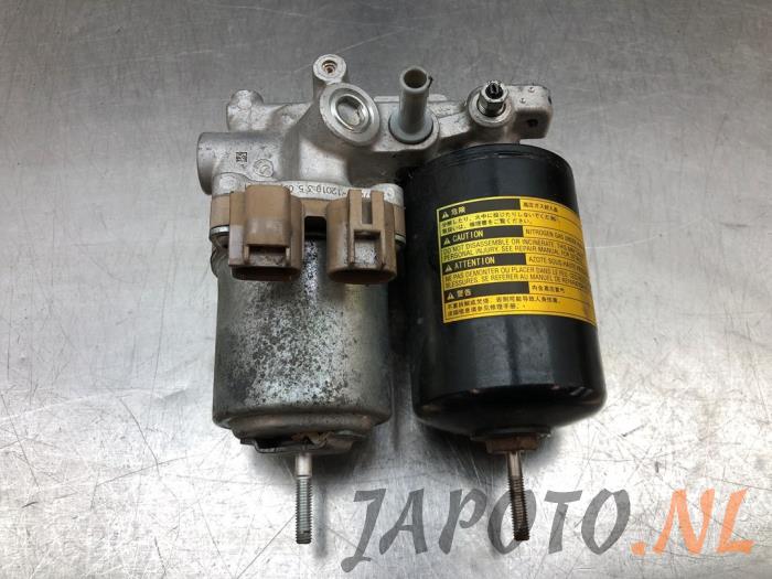 Rembekrachtiger van een Toyota Yaris III (P13) 1.5 16V Hybrid 2015