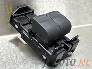 Begagnade Flerfunktionsbrytare, fönster Toyota Aygo X 1.0 12V VVT-i Pris € 49,95 Marginaltabell erbjuds av Japoto Parts B.V.