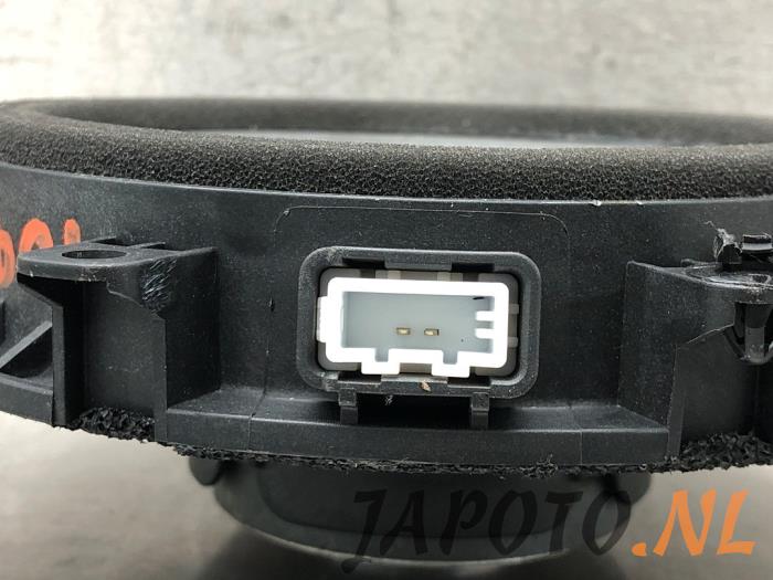 Luidspreker van een Kia Stonic (YB) 1.0i T-GDi 12V 2020