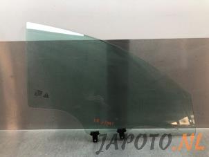 Begagnade Dörrfönster, 4-dörrars, höger fram Kia Stonic (YB) 1.0i T-GDi 12V Pris € 49,95 Marginaltabell erbjuds av Japoto Parts B.V.