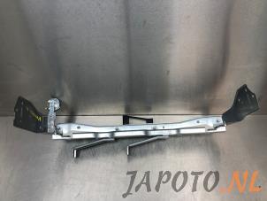 Używane Wspornik (rózne) Mitsubishi Eclipse Cross (GK/GL) 2.4 16V PHEV 4x4 Cena € 74,95 Procedura marży oferowane przez Japoto Parts B.V.