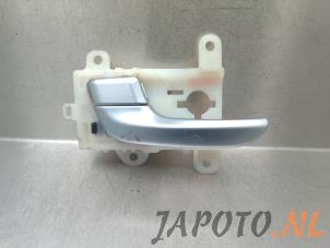 Gebruikte Deurgreep 4Deurs links-achter Kia Niro I (DE) 1.6 GDI Hybrid Prijs € 19,95 Margeregeling aangeboden door Japoto Parts B.V.