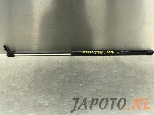 Begagnade Gasfjäder, höger bak Hyundai i20 (BC3) 1.0 T-GDI 100 Mild Hybrid 48V 12V Pris € 19,99 Marginaltabell erbjuds av Japoto Parts B.V.