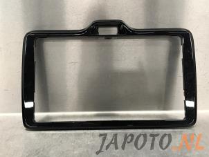 Używane Rama radia Toyota Yaris IV (P21/PA1/PH1) 1.5 12V Hybrid 115 Cena € 39,95 Procedura marży oferowane przez Japoto Parts B.V.