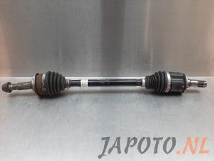 Używane Os napedowa lewy przód Toyota Yaris IV (P21/PA1/PH1) 1.5 12V VVT-i Cena € 225,00 Procedura marży oferowane przez Japoto Parts B.V.