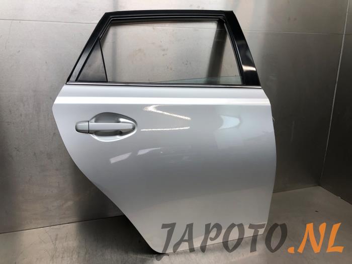 Portier 4Deurs rechts-achter van een Toyota Auris (E18) 1.3 VVT-I 16V 2016