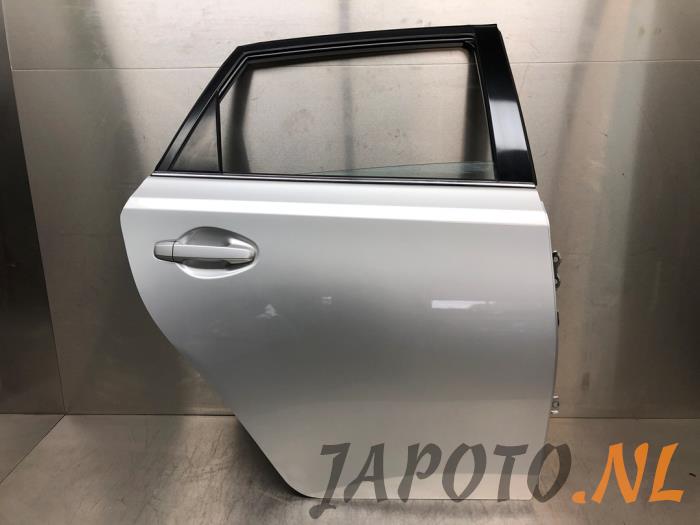 Portier 4Deurs rechts-achter van een Toyota Auris (E18) 1.3 VVT-I 16V 2016
