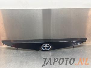 Gebruikte Handgreep Achterklep Toyota Auris (E18) 1.8 16V Hybrid Prijs € 74,95 Margeregeling aangeboden door Japoto Parts B.V.