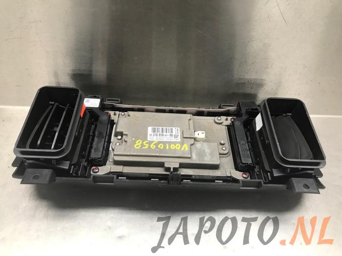 Display Multi Media regelunit van een Toyota ProAce Electric Worker 2021