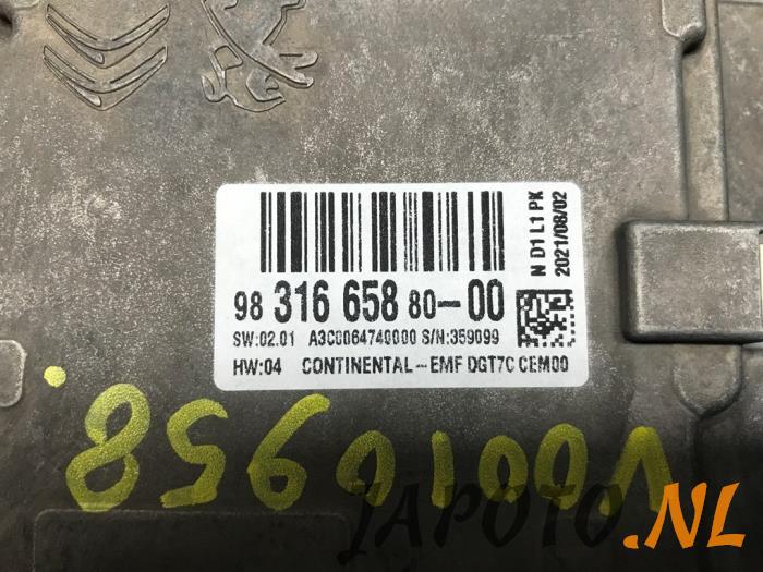 Display Multi Media regelunit van een Toyota ProAce Electric Worker 2021