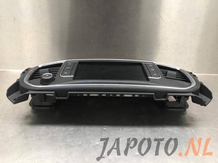 Display Multi Media regelunit van een Toyota ProAce Electric Worker 2021