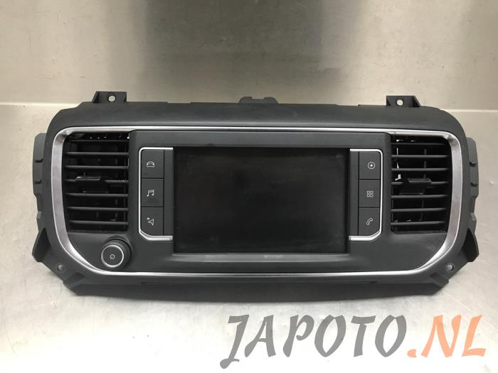 Display Multi Media regelunit van een Toyota ProAce Electric Worker 2021