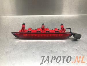 Używane Dodatkowe swiatlo stopu srodek Kia Rio IV (YB) 1.0i T-GDi 100 12V Cena € 49,95 Procedura marży oferowane przez Japoto Parts B.V.