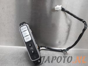 Begagnade Radiokontrollpanel Nissan Leaf (ZE0) Leaf Pris € 34,95 Marginaltabell erbjuds av Japoto Parts B.V.