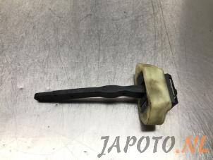 Begagnade Dörrstopp, 4-dörrars, höger bak Suzuki New Ignis (MH) 1.3 16V Pris € 14,99 Marginaltabell erbjuds av Japoto Parts B.V.