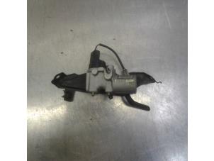 Begagnade Huvudcylinder Toyota Prius (NHW20) 1.5 16V Pris € 24,99 Marginaltabell erbjuds av Japoto Parts B.V.