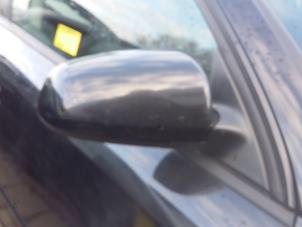 Używane Lusterko zewnetrzne prawe Audi A4 Avant (B7) 2.0 TDI Cena € 30,00 Procedura marży oferowane przez Poolman autodemontage
