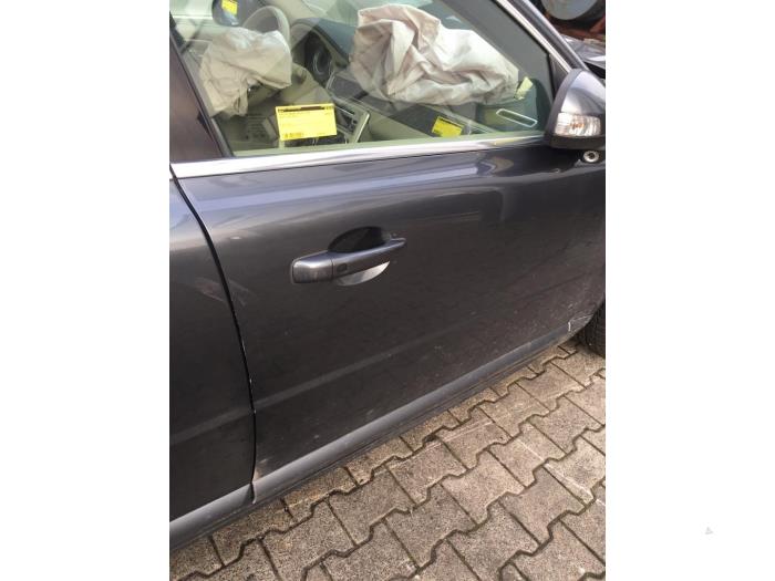 Portier 4Deurs rechts-voor van een Volvo V70 (BW) 2.0 D3 20V 2011