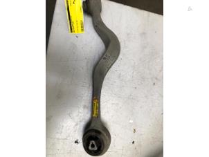 Begagnade Främre undre gaffelben, höger BMW 5 serie (E60) 530d 24V Pris € 30,00 Marginaltabell erbjuds av Poolman autodemontage