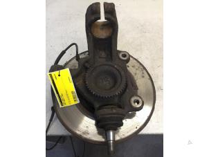 Gebruikte Fusee links-voor Ford Transit 2.4 TDCi 16V Prijs € 36,30 Inclusief btw aangeboden door Poolman autodemontage