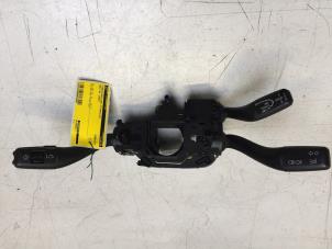 Używane Przelacznik Combi kolumny kierownicy Audi A4 (B6) 2.0 20V Cena € 30,00 Procedura marży oferowane przez Poolman autodemontage