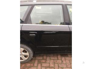 Używane Drzwi prawe tylne wersja 4-drzwiowa Audi A4 Avant (B7) 2.0 TDI Cena € 75,00 Procedura marży oferowane przez Poolman autodemontage
