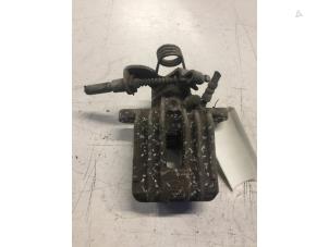 Używane Zacisk hamulcowy prawy tyl Audi A4 Avant (B7) 2.0 TDI Cena € 30,00 Procedura marży oferowane przez Poolman autodemontage