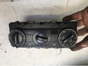 Begagnade Värmekontrollpanel Mercedes A (W169) 2.0 A-180 CDI 16V 3-Drs. Pris € 20,00 Marginaltabell erbjuds av Poolman autodemontage