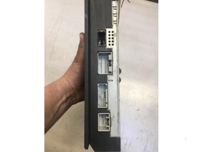 Radio versterker van een Volvo V70 (BW) 1.6 DRIVe 16V 2009