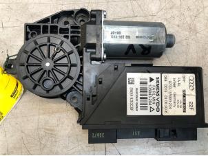 Używane Silnik szyby drzwiowej Audi A4 (B7) 2.0 TFSI 20V Cena € 30,00 Procedura marży oferowane przez Poolman autodemontage
