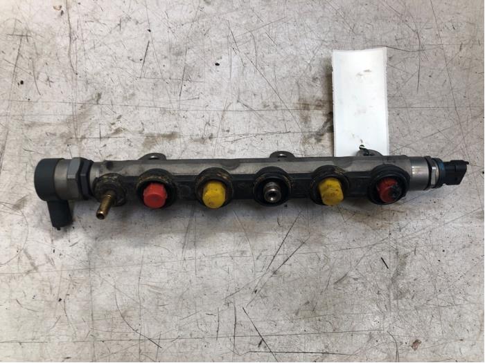 Bränsletryckssensor från en Opel Vivaro 2.0 CDTI 2007