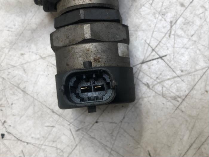 Bränsletryckssensor från en Opel Vivaro 2.0 CDTI 2007