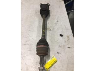 Gebruikte Aandrijfas links-achter Suzuki Grand Vitara II (JT) 2.0 16V Prijs € 30,00 Margeregeling aangeboden door Poolman autodemontage