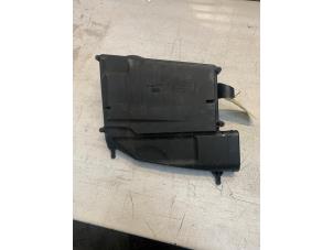 Begagnade Luftfilter Mercedes ML II (164/4JG) 3.0 ML-280 CDI 4-Matic V6 24V Pris € 30,00 Marginaltabell erbjuds av Poolman autodemontage