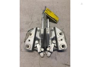 Usados Bisagra de capó Audi A8 (D3) 4.2 TDI V8 32V Quattro Precio € 30,00 Norma de margen ofrecido por Poolman autodemontage